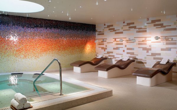 Hydrotherapy room at Carillon Spa during Miami Spa Months