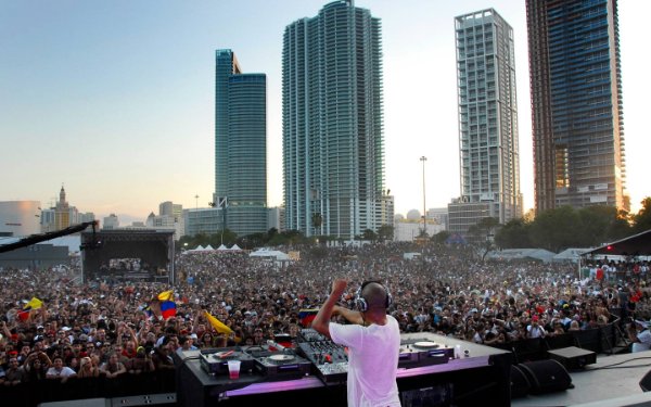 DJ performing at Ultra Music Festival