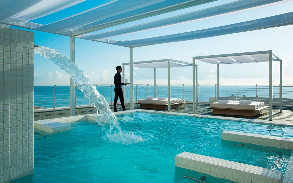 Pool Service at COMO Metropolitan Miami Beach