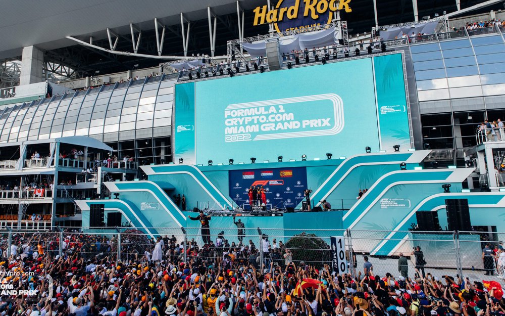 Crowd cheers Formula 1 Drivers on podium