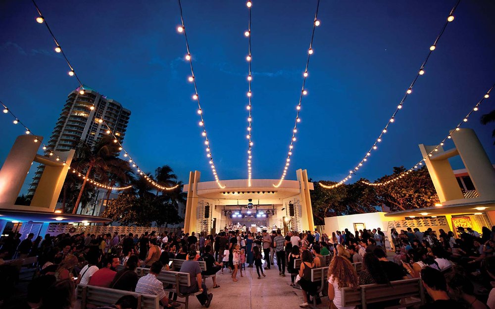 String lights over the audience at Miami Beach Bandshell