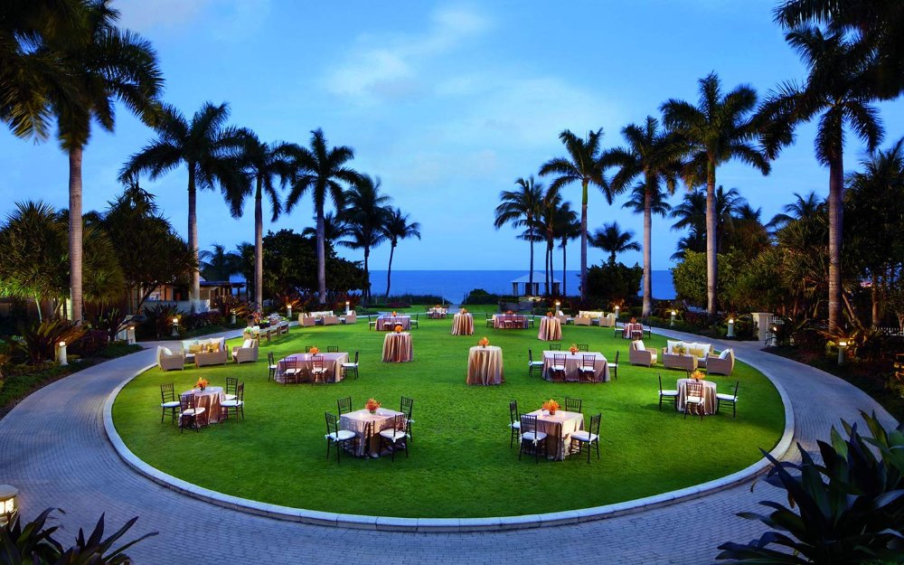 Meeting on lawn at Ritz-Carlton Key Biscayne